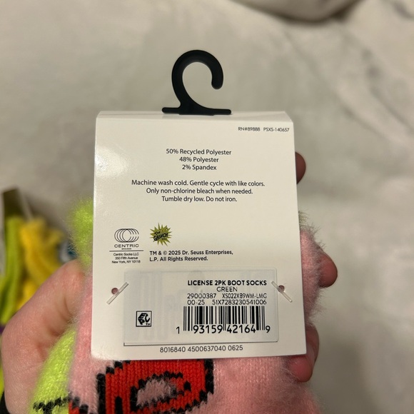 Green grinch and Pink with Red Bow Pattern fuzzy socks - Picture 5 of 6